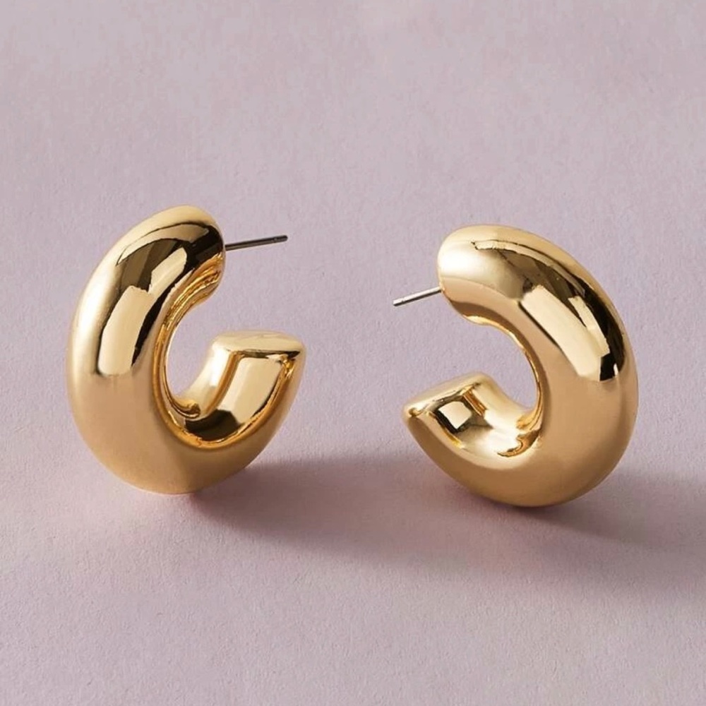 3/$30 💛 Chunky Hoop Earring - Picture 3 of 3
